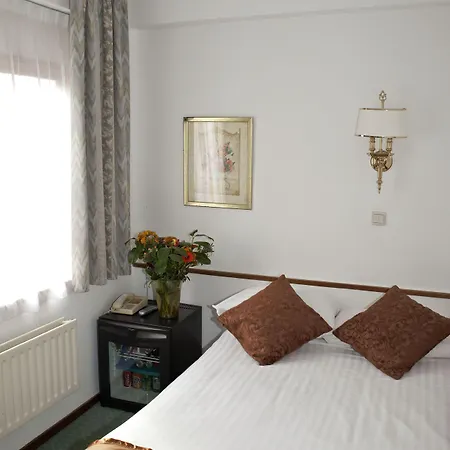 Atlanta Hotel 2*