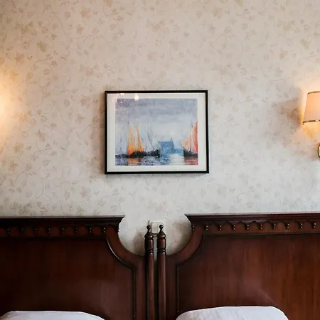 Atlanta Hotel 2*